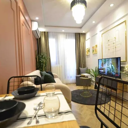 Grand Bazaar Near Historical Area Estambul